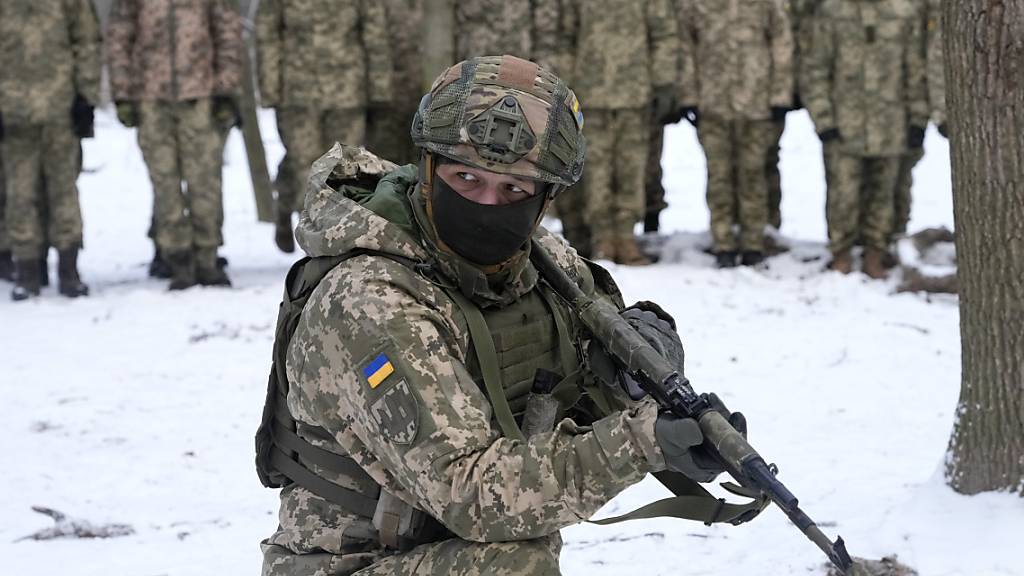 Angesichts eines massiven russischen Truppenaufmarsches in der Nähe der Ukraine wird im Westen befürchtet, dass der Kreml einen Einmarsch in das Nachbarland planen könnte.