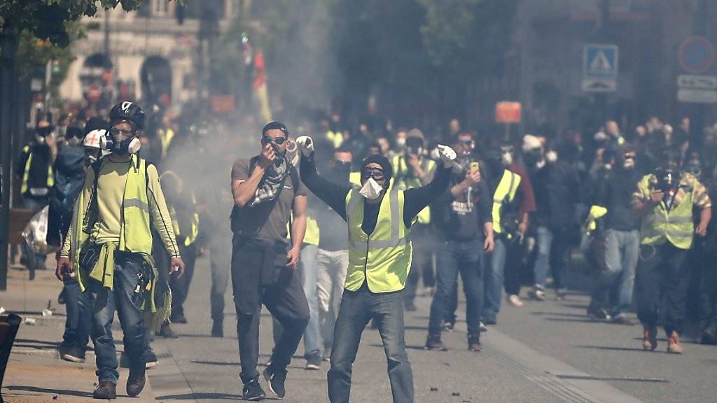 Bei Protesten der «Gelbwesten»-Bewegung kam es am Samstag in Toulouse zu Zusammenstössen zwischen Polizei und Demonstranten.