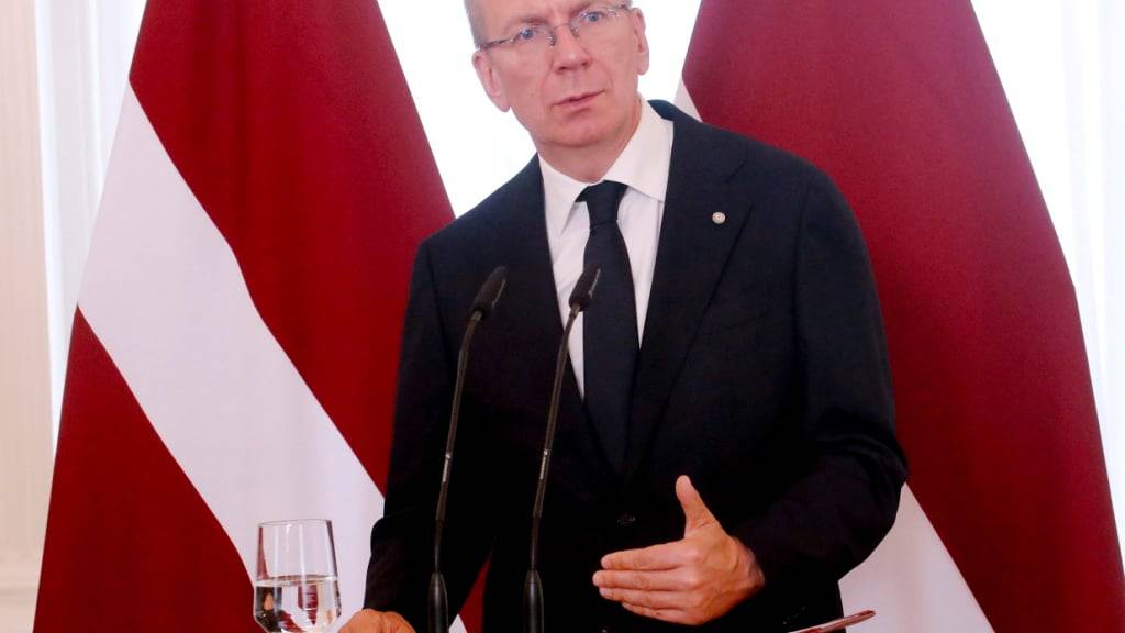 Lettlands Präsident Edgars Rinkevics  mahnt zu mehr Tempo bei der Befestigung der Grenze zu Russland und Belarus an. (Archivbild)
