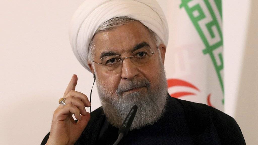 US-Präsident Donald Trump solle nicht mit dem Feuer spielen, warnte der iranische Präsident Hassan Ruhani (im Bild). Der iranische Präsident hat im Konflikt mit den USA den Ton verschärft und mit einer Blockade der Ölexport-Routen am Persischen Golf gedroht. (Archivbild)