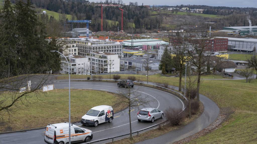 Der Verkehrsfluss auf der Cheerstrasse in Littau soll von der Sanierung des Bahnhofs und den kürzeren Schrankenschliesszeiten profitieren. (Archivaufnahme)