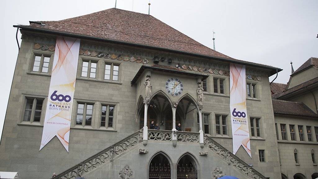 Das eben 600-jährig gewordene Berner Rathaus war Schauplatz der Berner Monster-Finanzdebatte. (Archivbild)