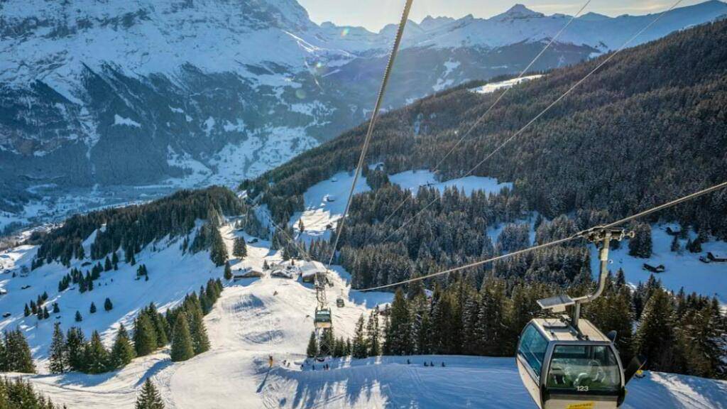 In Grindelwald muss die Firstbahn erneuert werden. Die Jungfraubahn-Gruppe will dabei die Bahn besser an den Bahnhof Grindelwald anbinden.(Bild vom Unternehmen)