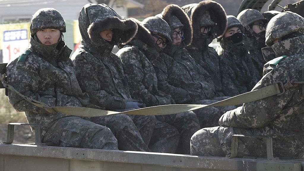Südkoreanische Soldaten auf dem Weg zum Propaganda-Einsatz: Der Nachbar Nordkoreas beschallt die Grenzen wieder mit Musik.