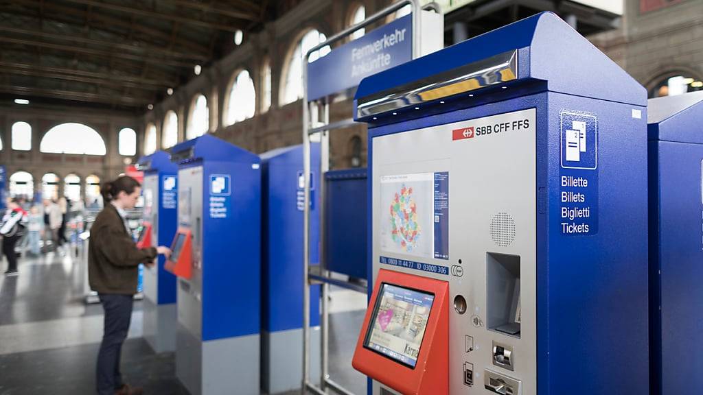 Billettautomat der SBB im Hauptbahnhof Zürich - mit Schlitz für Münzeinwurf. (Archivbild)