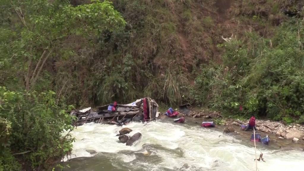 25 Personen kommen bei Busunglück in Peru ums Leben