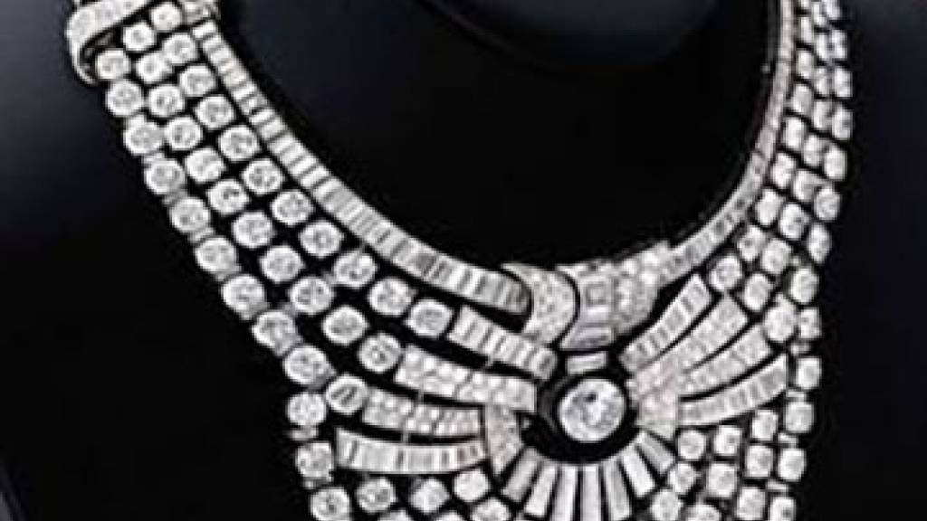 HANDOUT - Ein Diamantcollier aus dem Museum für angewandte Kunst (MAK) in der Wiener Innenstadt. Foto: Unbekannt/LANDESPOLIZEIDIREKTION WIEN/dpa - ACHTUNG: Nur zur redaktionellen Verwendung im Zusammenhang mit der aktuellen Berichterstattung und nur mit vollständiger Nennung des vorstehenden Credits