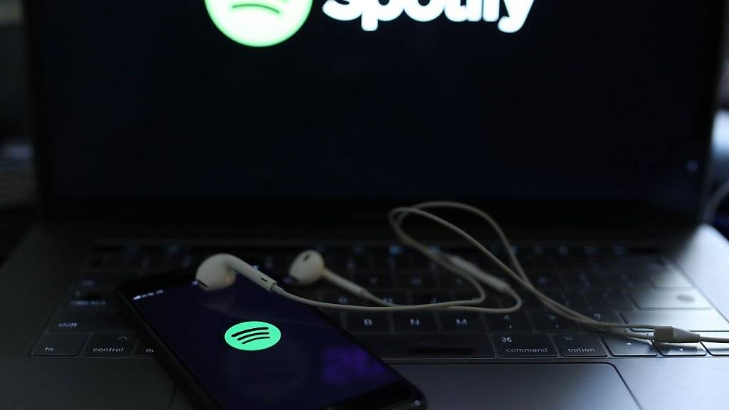 Der schwedische Streamingdienst Spotify möchte mehr zahlende Kunden gewinnen. (Archivbild)