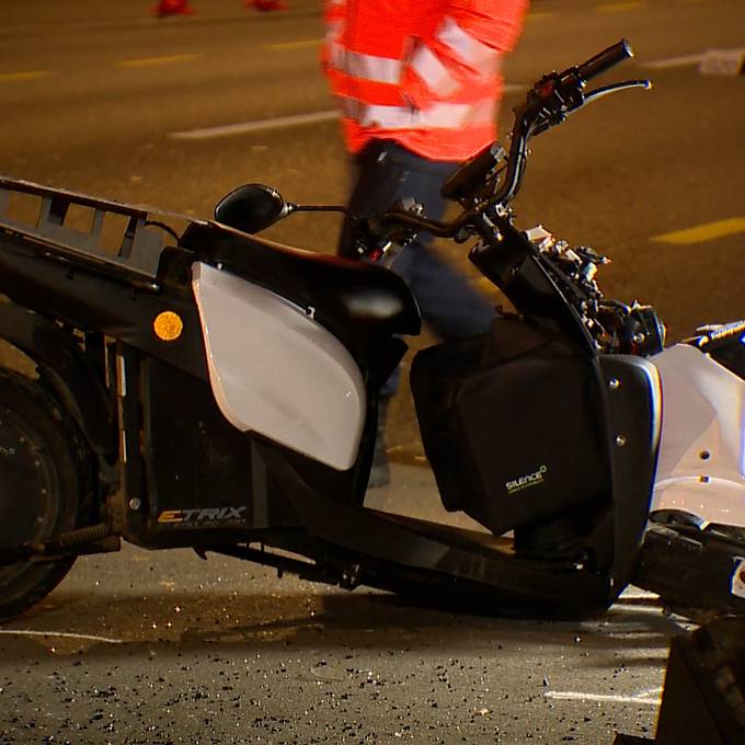 Motorrad kracht in Auto – Töfffahrer schwer verletzt