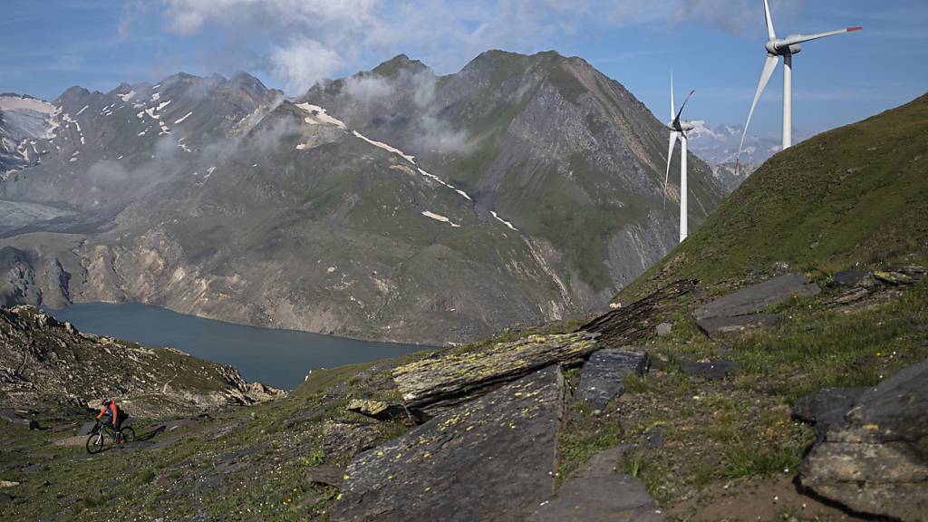 Trotz beschleunigten Bewilligungsverfahren sollen Gemeinden beim Bau von Windkraftanlagen mitreden dürfen. So will es eine Ständeratskommission. (Archivbild)