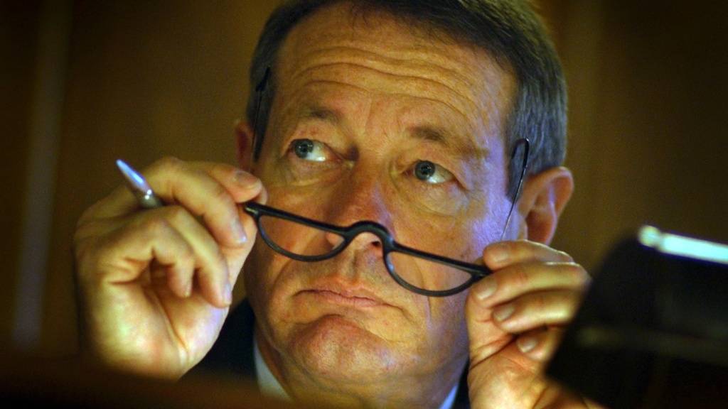 Der Zürcher Finanzdirektor Christian Huber während der Budgetdebatte im Zürcher Kantonsrat im Dezember 2002. Der Alt-Regierungsrat starb am Sonntag im Alter von 81 Jahren.