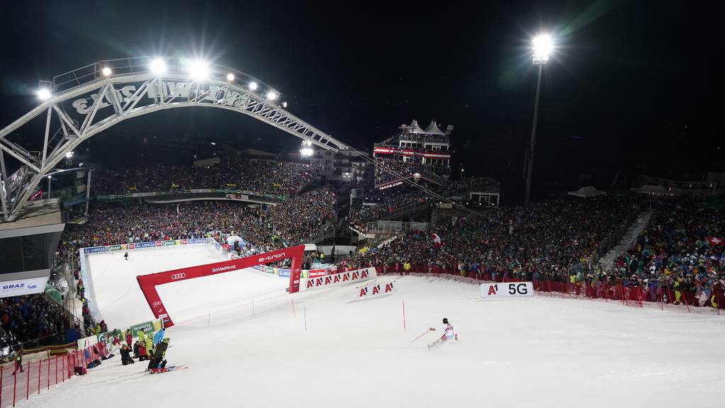Die Frauen bestreiten am Dienstag erstmals einen Weltcup-Slalom in Schladming.