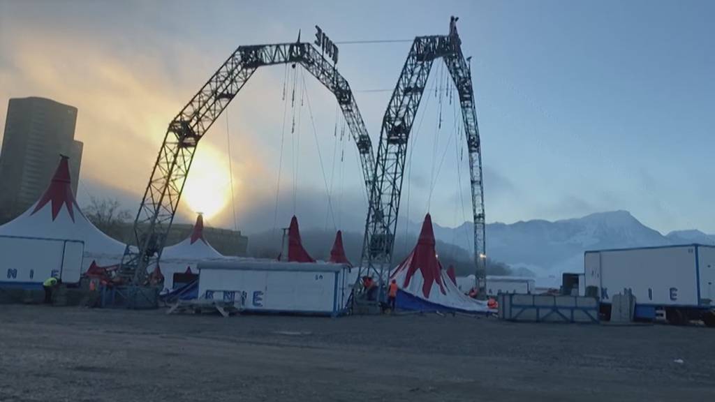 Aufbau Circus Knie auf der Luzerner Allmend