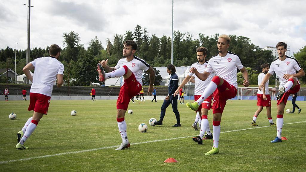 Die Spieler des FC Thun bei der Matchvorbereitung in Aarau
