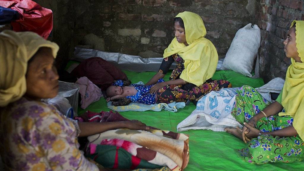Geflüchtete Rohingya-Frauen in einem Flüchtlingslager in Bangladesch.