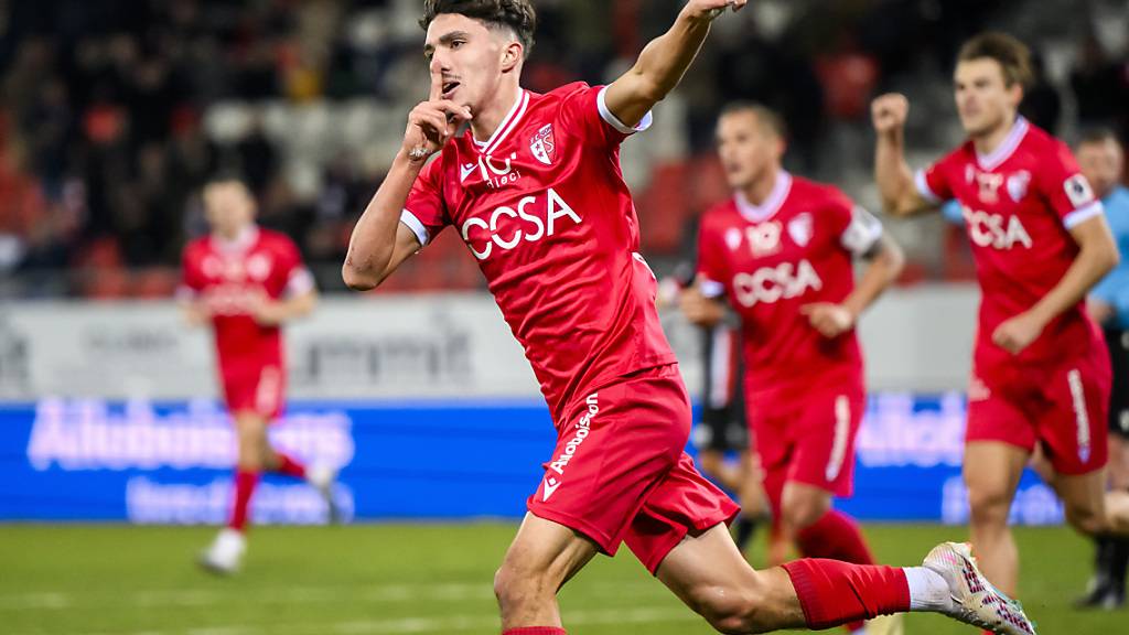 Der Franzose Theo Bouchlarhem trifft beim 2:0-Heimsieg von Sion gegen Aarau doppelt