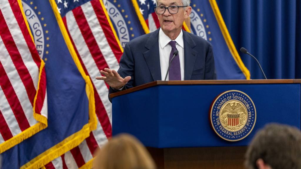 Die Notenbank steht weiter unter grossem Druck durch US-Präsident Donald Trump, der immer wieder Leitzinssenkungen fordert und Notenbankchef Jerome Powell (im BIld) scharf kritisiert.