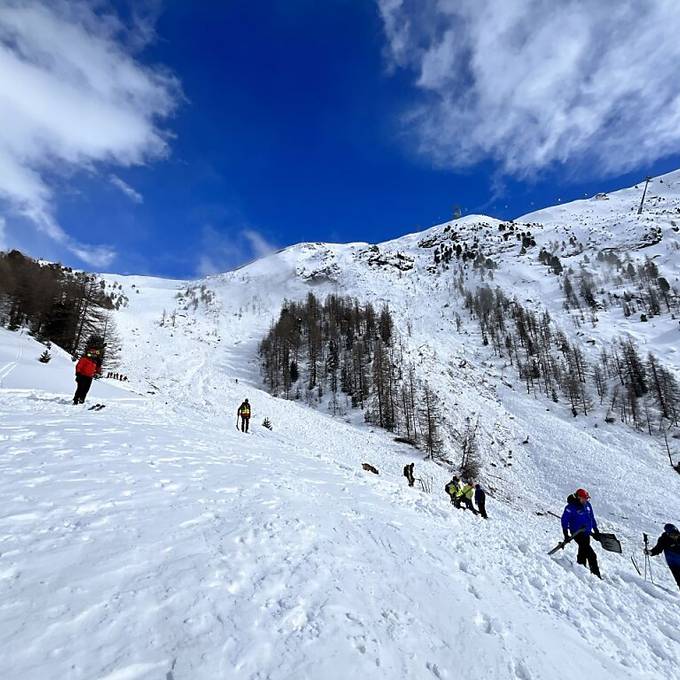 Retter suchen nach weiterem Lawinenopfer in Zermatt