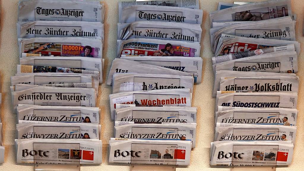 Die Schwyzer Regierung ist gegen die Idee eines gratis Zeitungsjahresabo für Jugendliche. (Symbolbild)