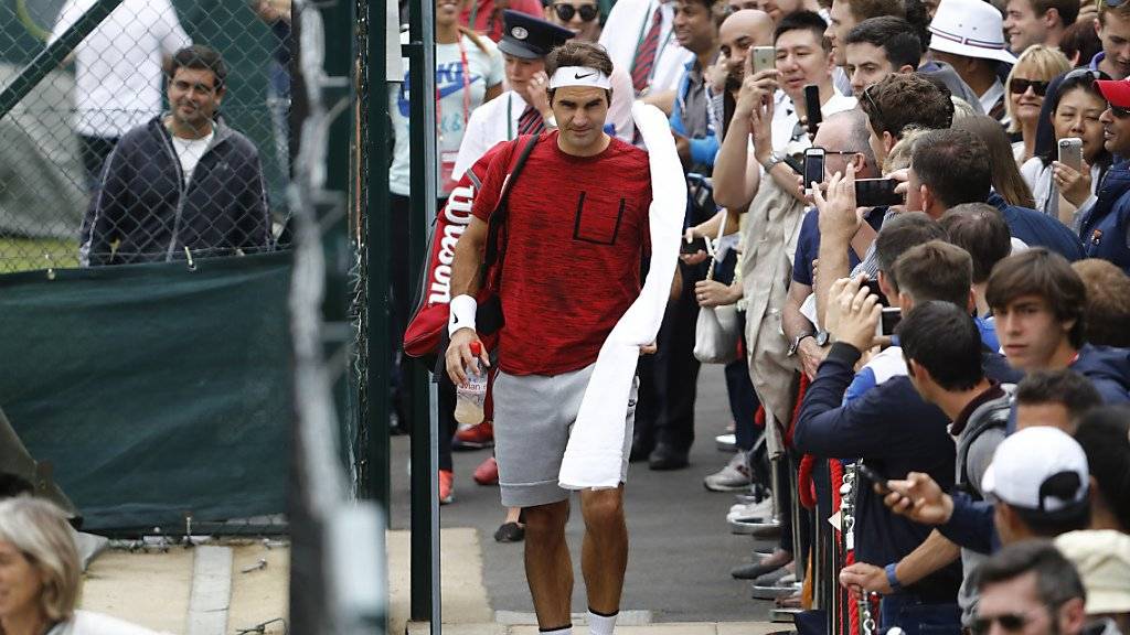 Wo Roger Federer auftritt, ist immer grosser Bahnhof (Archivbild Wimbledon 2017)
