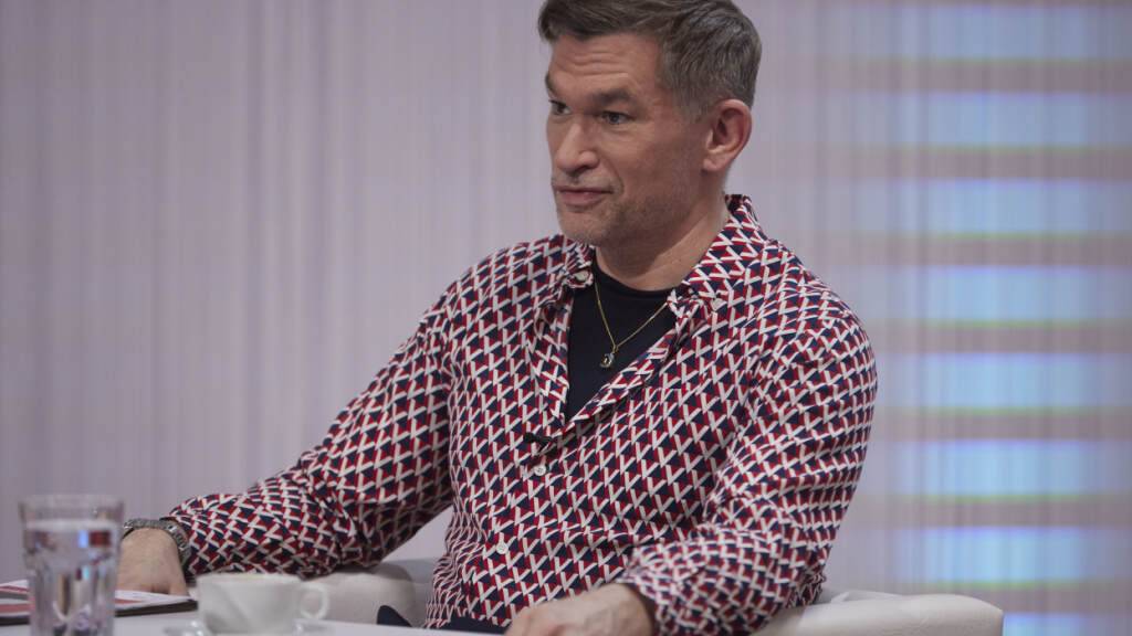 Der deutsch-schweizerische Autor Philipp Tingler ist eines von drei Mitgliedern mit Schweizbezug in der Jury für das Wettlesen um den Bachmannpreis. In diesem Jahr ist er der Einzige, der eine Schreibende aus der Schweiz zum Wettbewerb eingeladen hat: die Krimiautorin Seraina Kobler.
