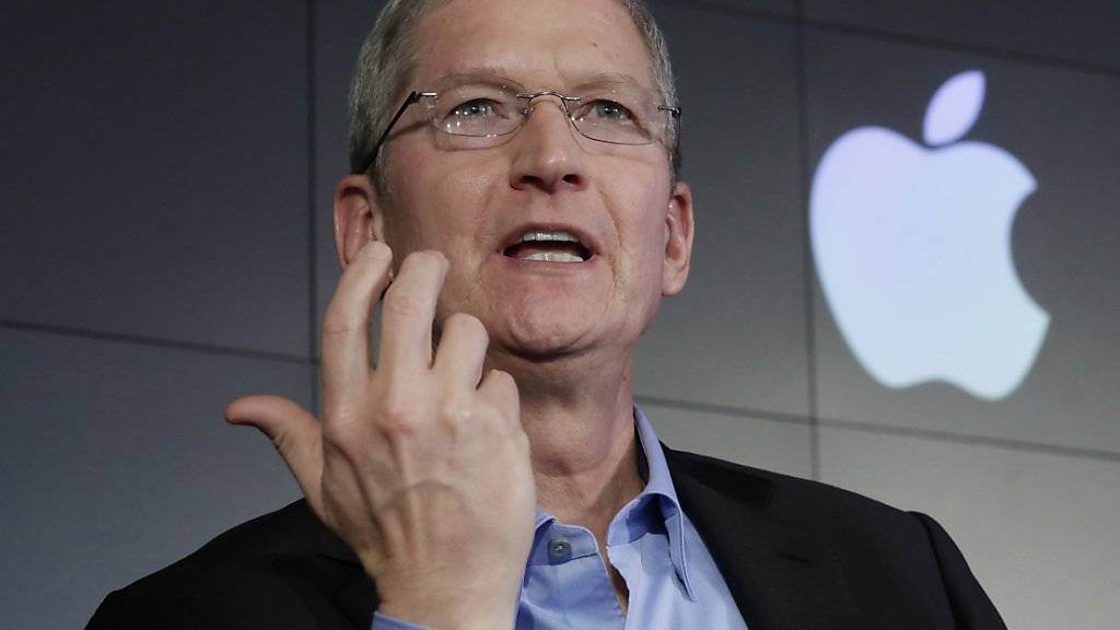 Sei fünf Jahren steht Tim Cook an der Spitze von Apple. Finanziell geschäftet der Nachfolger des verstorbenen Steve Jobs sehr erfolgreich. Der rasante technologische Wandel stellt aber auch für den IT-Giganten Apple eine Herausforderung dar.