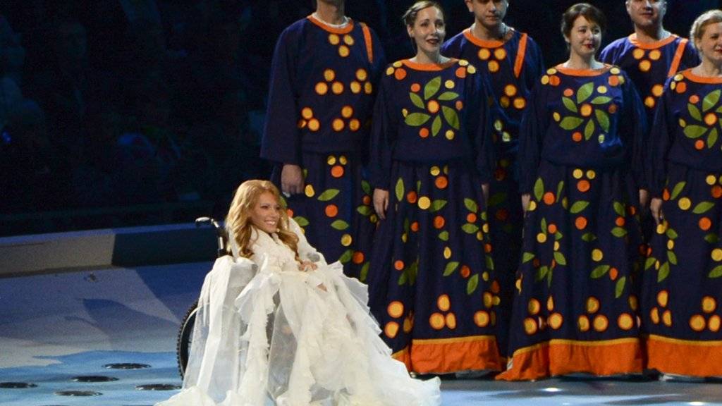Julia Samoilowa 2014 bei der Eröffnungszeremonie der Paralympics in Sotchi. Dieses Jahr hätte sie Russland am ESC in Kiew vertreten sollen. Aber weil sie - aus Sicht der Ukraine - illegal auf der Krim aufgetreten ist, wird ihr die Einreise in die Ukraine verweigert. (Archivbild)