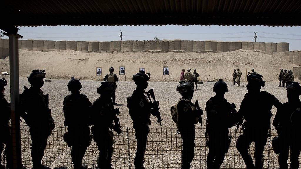 Irakische Soldaten beim Training in Bagdad. Offenbar hat die Terrormiliz IS versucht, Truppen der USA und Iraks mit Giftgas anzugreifen. (Archivbild)