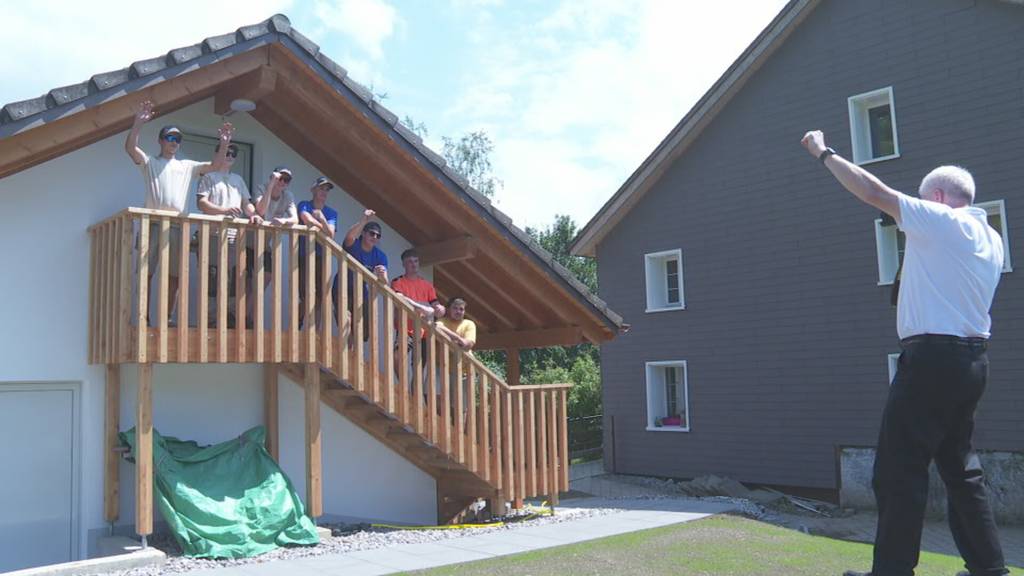 Grösseres Hundehaus dank Lernenden im Tierheim Burg Seewen