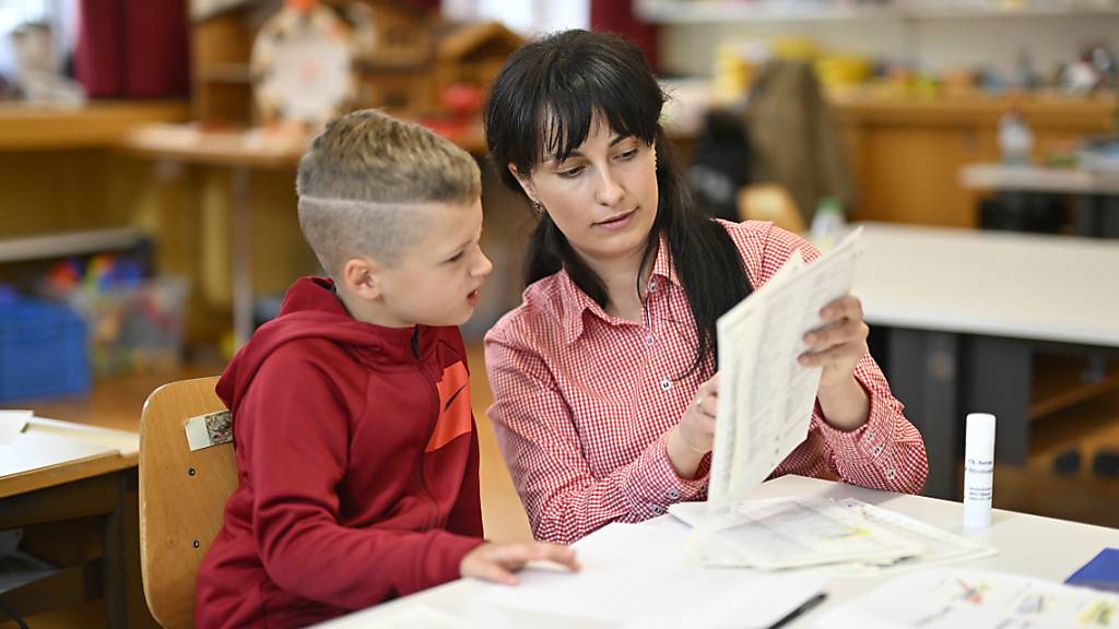 St. Galler Lehrerinnen und Lehrer fordern mehr Zeit für zusätzliche Aufgaben ausserhalb des Unterrichts. (Symbolbild)
