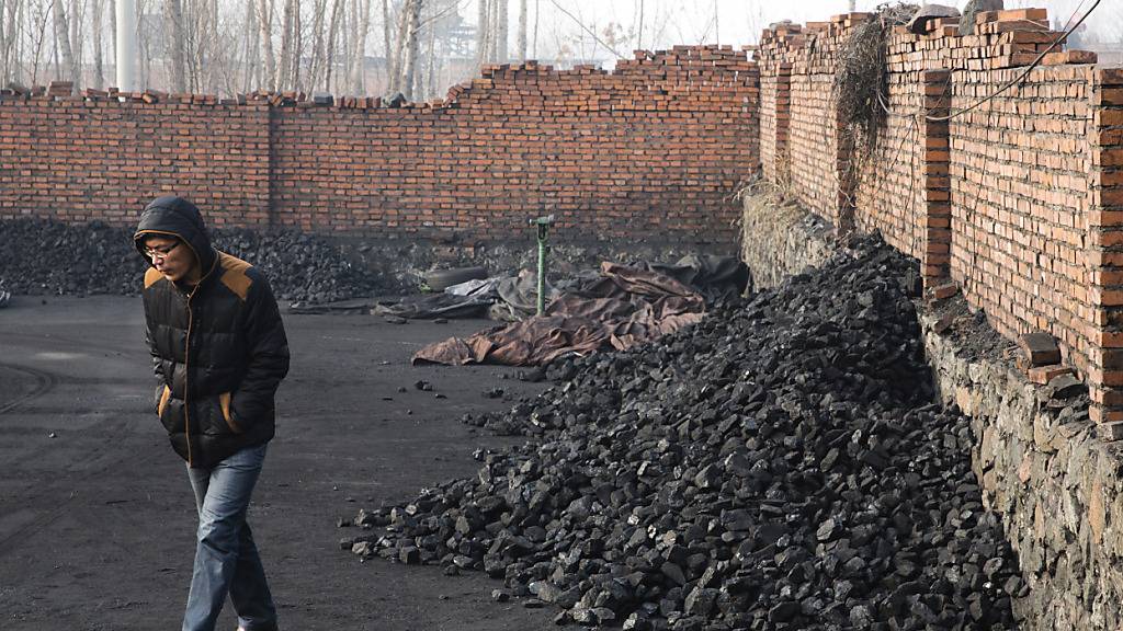 Ein Grossteil der neuen Kraftwerke entsteht in China - wo gleichzeitig erneuerbare Energien in grossem Massstab zugebaut werden. (Archivbild)