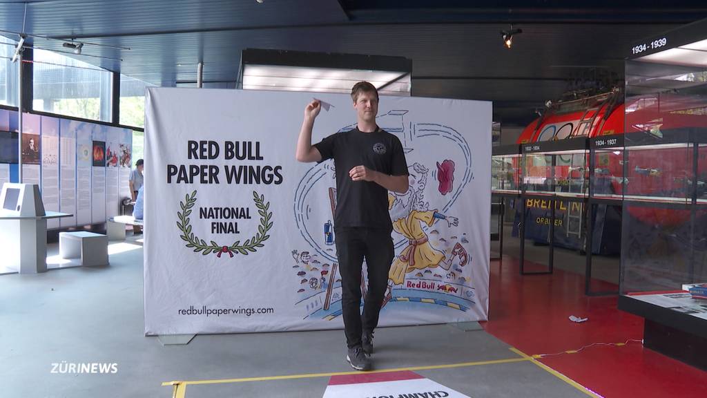 Papierflugzeug Wettkampf: Schweizer Final im Luzerner Verkehrshaus