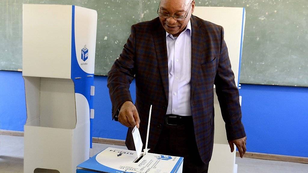 Südafrikas Präsident Jacob Zuma bei der Stimmabgabe.