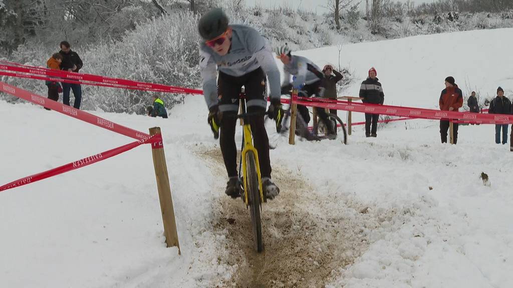 «Wenn man stürzt, fällt man weich»: Viel Schnee an der Radquer-Schweizermeisterschaft