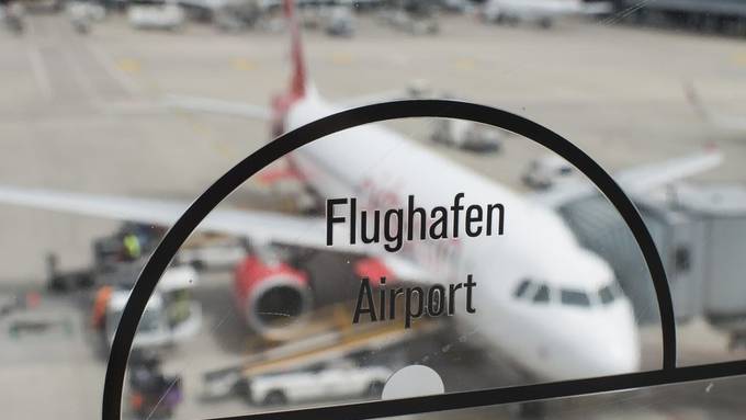 Schulschwänzer am Flughafen gebüsst