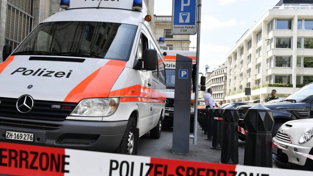 Grosseinsatz der Zürcher Stadtpolizei vor dem US-Konsulat in Zürich: Das Gebäude musste am Montagmorgen evakuiert werden, weil Mitarbeiter einen verdächtigen Gegenstand entdeckten. (Symbolbild)