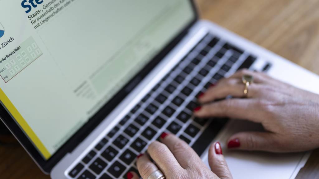 Geht es dem Kanton Zürich finanziell unerwartet gut, sollen die Einwohnerinnen und Einwohner einen Steuerrabatt erhalten. Das wollen die Jungfreisinnigen und ihre Mitstreiter. (Archivbild)