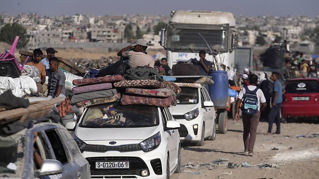 dpatopbilder - Einwohner von Chan Junis müssen das Stadtgebiet unverzüglich verlassen. Foto: Abdel Kareem Hana/AP/dpa