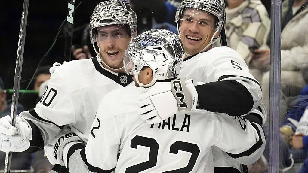 Kevin Fiala und die Los Angeles Kings feiern den vierten Sieg in Folge