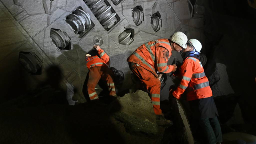 Die Arbeiten im Kerenzerbergtunnel der A3 laufen seit Jahren. Der Tunnel wird gesamterneuert.
