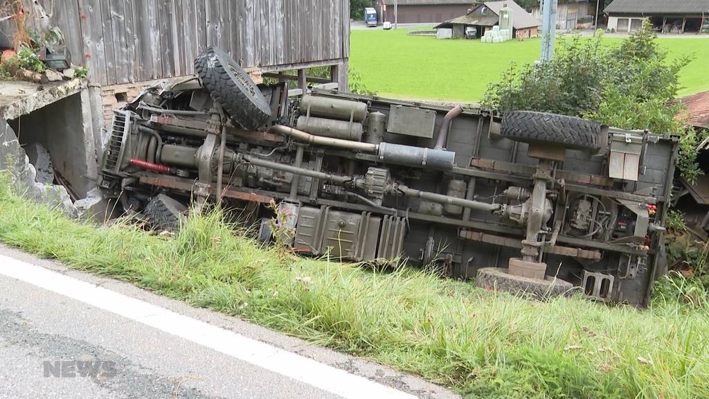 Därstetten: Unfall mit Militärfahrzeug fordert zwei Leichtverletzte