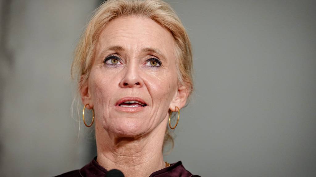 ARCHIV - Þorgerður Gunnarsdóttir, Außenministerin von Island, gibt eine Pressekonferenz. Foto: Kay Nietfeld/dpa