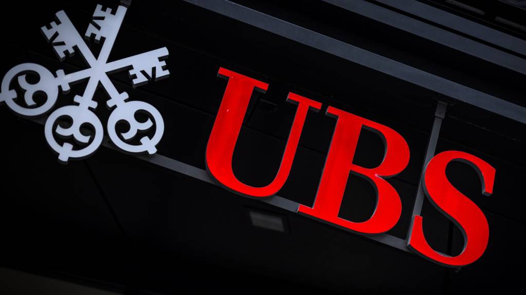 Ein Ukrainer befand sich am Donnerstagmittag bewaffnet in einer Zürcher UBS-Filiale. Es ist unklar, ob er einen Raub plante. (Symbolbild)