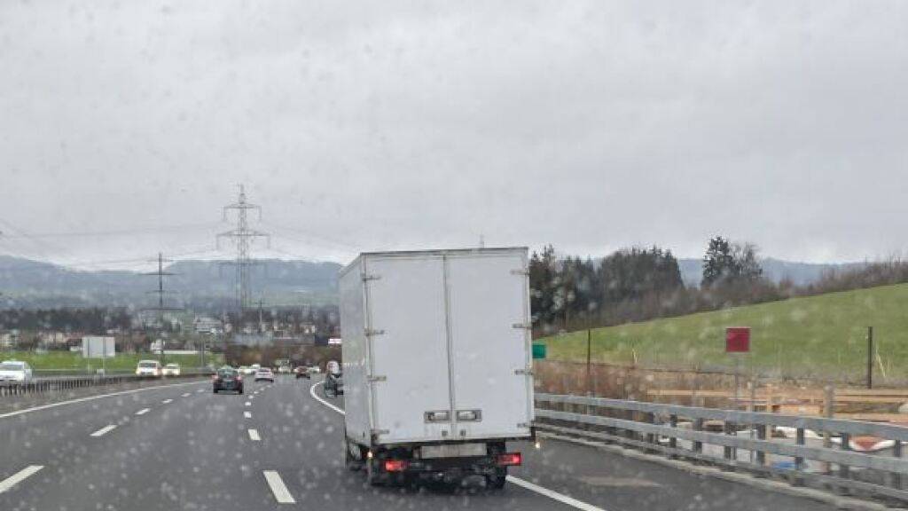 Der Lieferwagen war in sichtbarer Schräglage unterwegs
