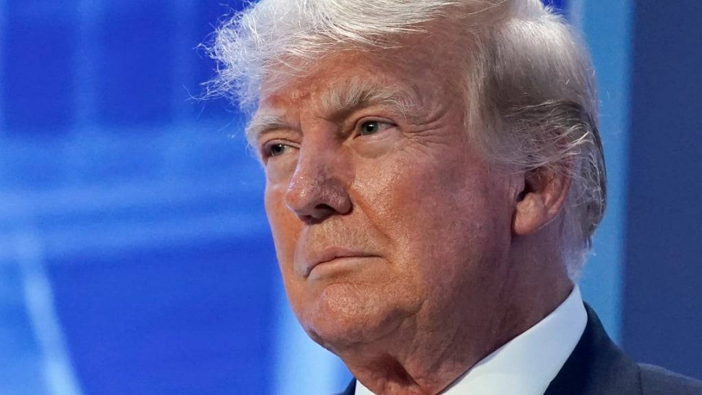 ARCHIV - Trump muss sich nach Anklage in Georgia eventuell im Gefängnis melden. Foto: Matt Rourke/AP/dpa