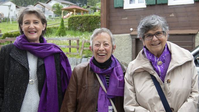 Frauen feiern in Pionierdorf 50 Jahre Frauenstimmrecht