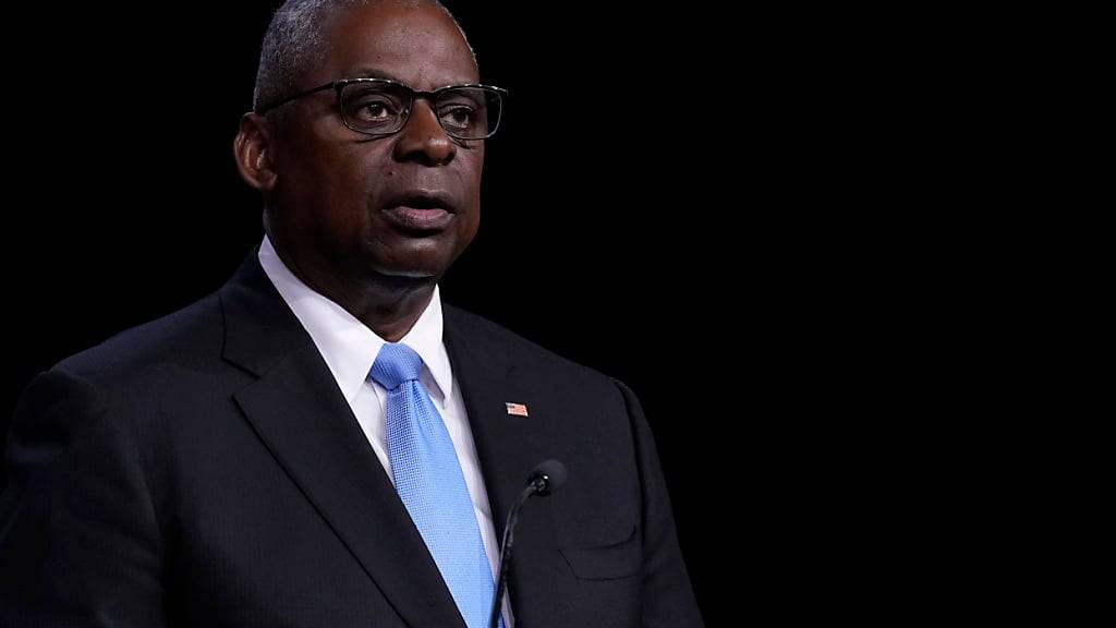 ARCHIV - US-Verteidigungsminister Lloyd Austin spricht bei einer Pressekonferenz in der Marineakademie der Vereinigten Staaten. Foto: Susan Walsh/AP/dpa