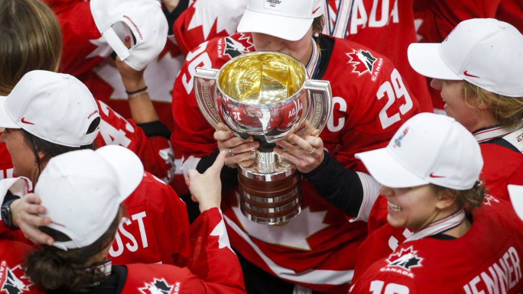 Die Kanadierinnen jubeln über ihren ersten WM-Titel seit neun Jahren