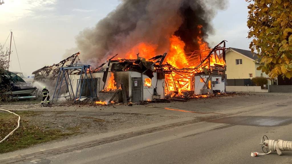 In Cudrefin ist ein Bootshaus abgebrannt.