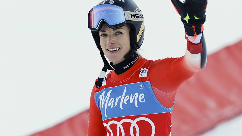 Lara Gut-Behrami winkt nach ihrem 42. Weltcup-Sieg ins Publikum